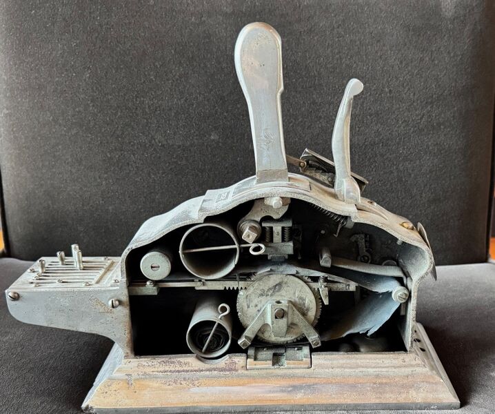 File:Photo of Cash Recording Machine.jpg